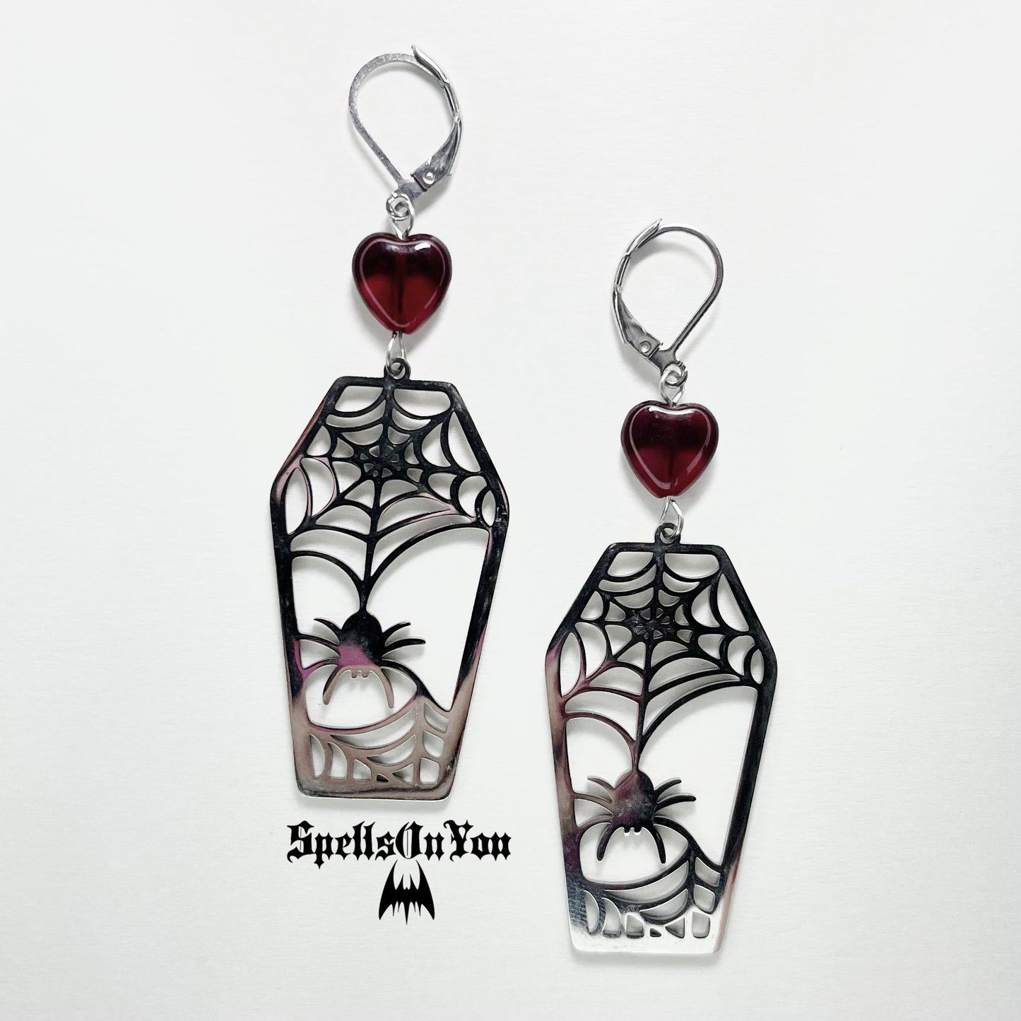 ♱ ‘𝔭𝔯𝔢𝔱𝔱𝔶 𝔤𝔦𝔯𝔩𝔰 𝔪𝔞𝔨𝔢 𝔤𝔯𝔞𝔳𝔢𝔰’ 𝔡𝔯𝔬𝔭 𝔢𝔞𝔯𝔯𝔦𝔫𝔤𝔰 ♱