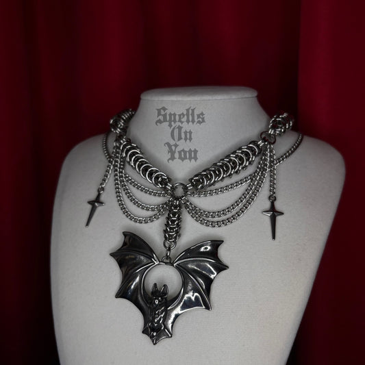 ‘𝕷𝖔𝖛𝖊 𝕬𝖙 𝕱𝖎𝖗𝖘𝖙 𝕭𝖎𝖙𝖊’ 𝕮𝖍𝖆𝖎𝖓𝖒𝖆𝖎𝖑 𝕹𝖊𝖈𝖐𝖑𝖆𝖈𝖊