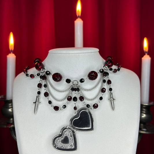 ♱ ‘𝖘𝖙𝖗𝖆𝖓𝖌𝖊 𝖑𝖚𝖛’ 𝖑𝖆𝖞𝖊𝖗𝖊𝖉 𝖓𝖊𝖈𝖐𝖑𝖆𝖈𝖊 ♱