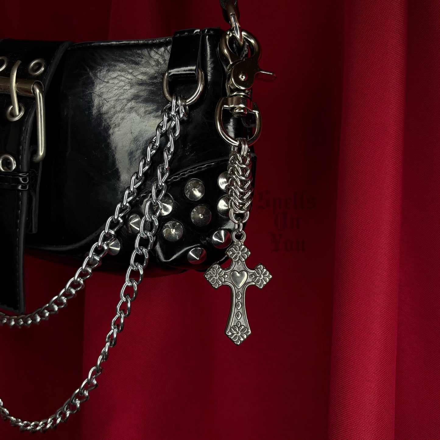 '𝕮𝖊𝖗𝖊𝖒𝖔𝖓𝖞' 𝕮𝖍𝖆𝖎𝖓𝖒𝖆𝖎𝖑 𝕭𝖆𝖌 𝕮𝖍𝖆𝖗𝖒