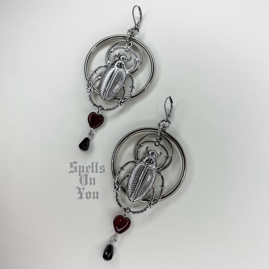 ‘𝖑𝖔𝖛𝖊 𝖇𝖚𝖌’ 𝖍𝖔𝖔𝖕 𝖊𝖆𝖗𝖗𝖎𝖓𝖌𝖘