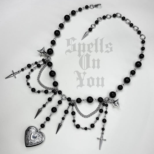 '𝕾𝖙𝖗𝖆𝖓𝖌𝖊 𝕷𝖚𝖛' 𝕭𝖊𝖆𝖉𝖊𝖉 𝕮𝖍𝖆𝖗𝖒 𝕷𝖆𝖞𝖊𝖗𝖊𝖉 𝕹𝖊𝖈𝖐𝖑𝖆𝖈𝖊