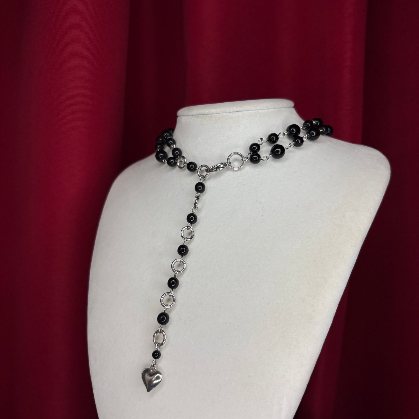 ‘𝖘𝖙𝖗𝖆𝖓𝖌𝖊 𝖑𝖚𝖛’ 𝖇𝖊𝖆𝖉𝖊𝖉 𝖓𝖊𝖈𝖐𝖑𝖆𝖈𝖊