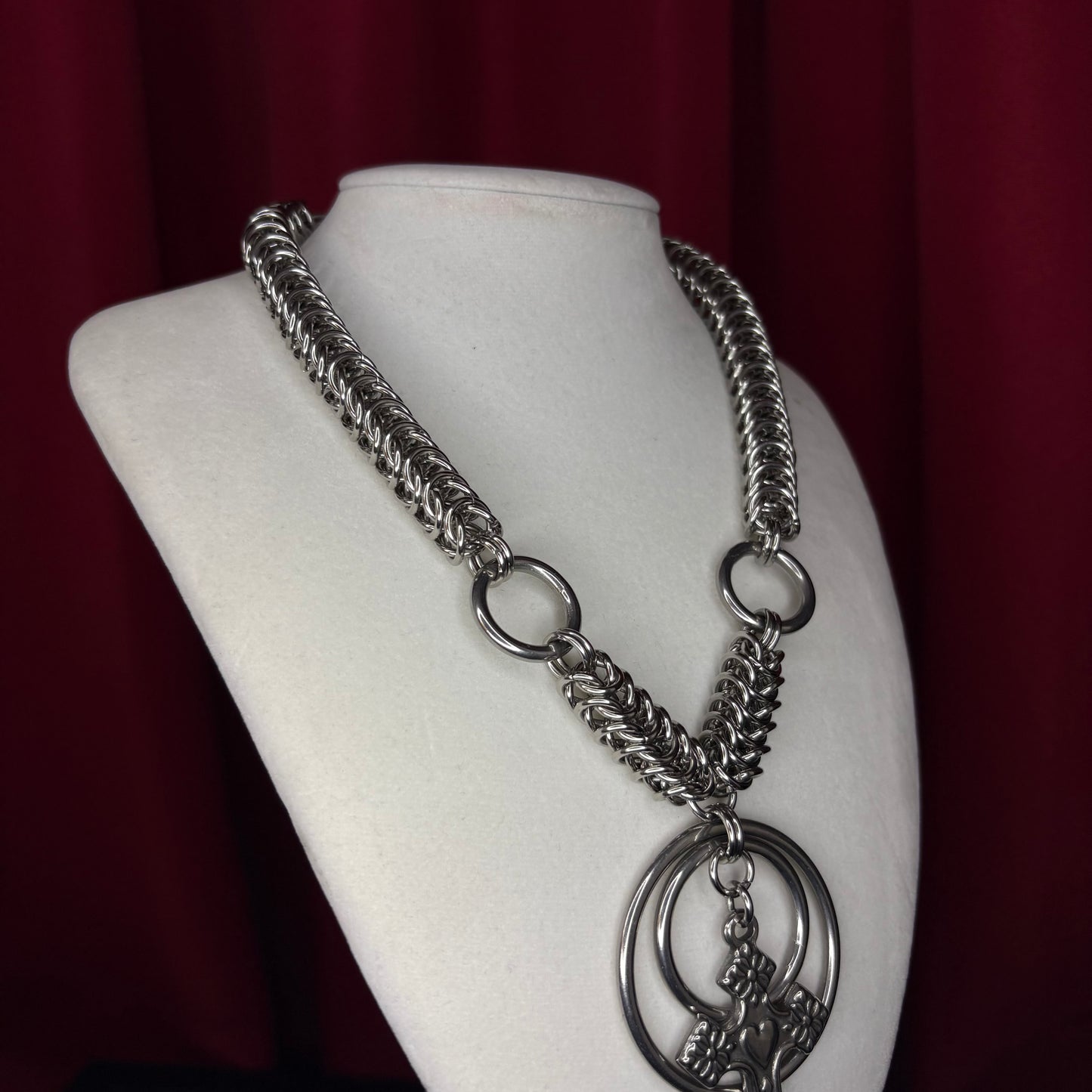 '𝕮𝖊𝖗𝖊𝖒𝖔𝖓𝖞' 𝕮𝖍𝖆𝖎𝖓𝖒𝖆𝖎𝖑 𝕺-𝕽𝖎𝖓𝖌 𝕮𝖔𝖑𝖑𝖆𝖗