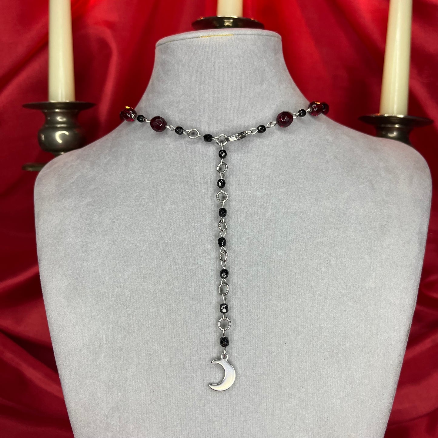 ⋆♱ ‘ Entombed ‘ Mini Rosary Necklace in Red and Black ♱⋆