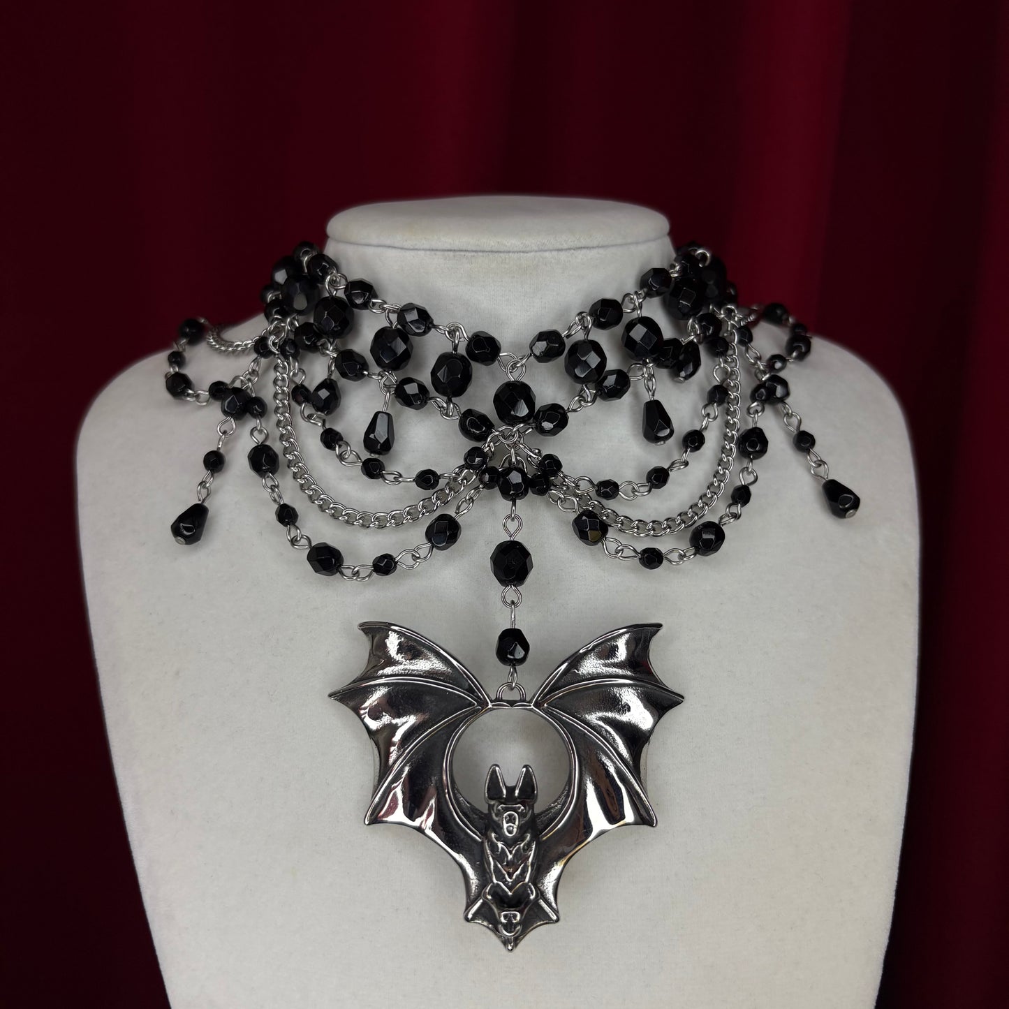 ‘𝖑𝖔𝖛𝖊 𝖆𝖙 𝖋𝖎𝖗𝖘𝖙 𝖇𝖎𝖙𝖊’ 𝖇𝖊𝖆𝖉𝖊𝖉 𝖈𝖔𝖑𝖑𝖆𝖗