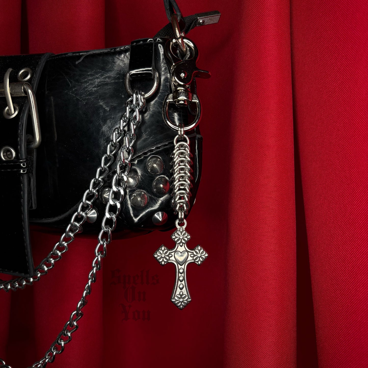 𝖓𝖊𝖜 ‘𝖈𝖊𝖗𝖊𝖒𝖔𝖓𝖞’ 𝖈𝖍𝖆𝖎𝖓𝖒𝖆𝖎𝖑 𝖇𝖆𝖌 𝖈𝖍𝖆𝖗𝖒