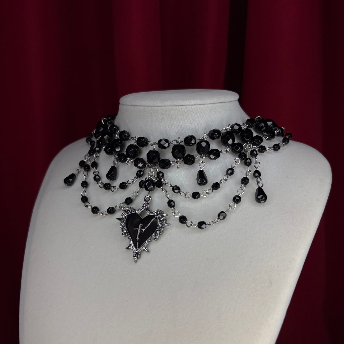 ‘𝕹𝖎𝖌𝖍𝖙 𝖁𝖎𝖘𝖎𝖔𝖓’ 𝕭𝖊𝖆𝖉𝖊𝖉 𝕹𝖊𝖈𝖐𝖑𝖆𝖈𝖊