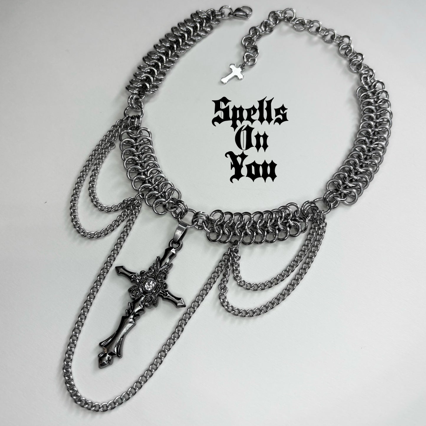 ‘𝖋𝖆𝖓𝖙𝖆𝖘𝖒𝖆𝖘’ 𝖈𝖍𝖆𝖎𝖓𝖒𝖆𝖎𝖑 𝖓𝖊𝖈𝖐𝖑𝖆𝖈𝖊