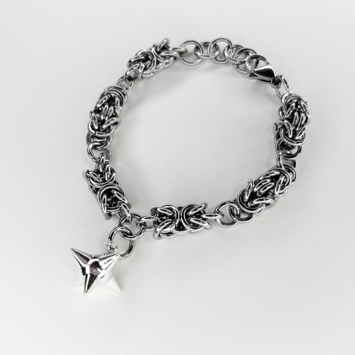 ‘𝖑𝖔𝖘𝖙 𝖘𝖞𝖒𝖕𝖆𝖙𝖍𝖎𝖊𝖘’ 𝖈𝖍𝖆𝖎𝖓𝖒𝖆𝖎𝖑 𝖇𝖗𝖆𝖈𝖊𝖑𝖊𝖙