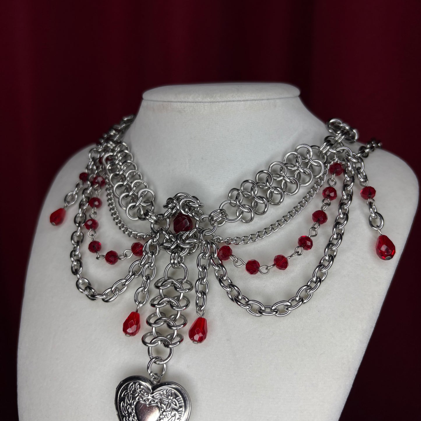 ‘𝕾𝖙𝖗𝖆𝖓𝖌𝖊 𝕷𝖚𝖛’ 𝕮𝖍𝖆𝖎𝖓𝖒𝖆𝖎𝖑 𝕹𝖊𝖈𝖐𝖑𝖆𝖈𝖊