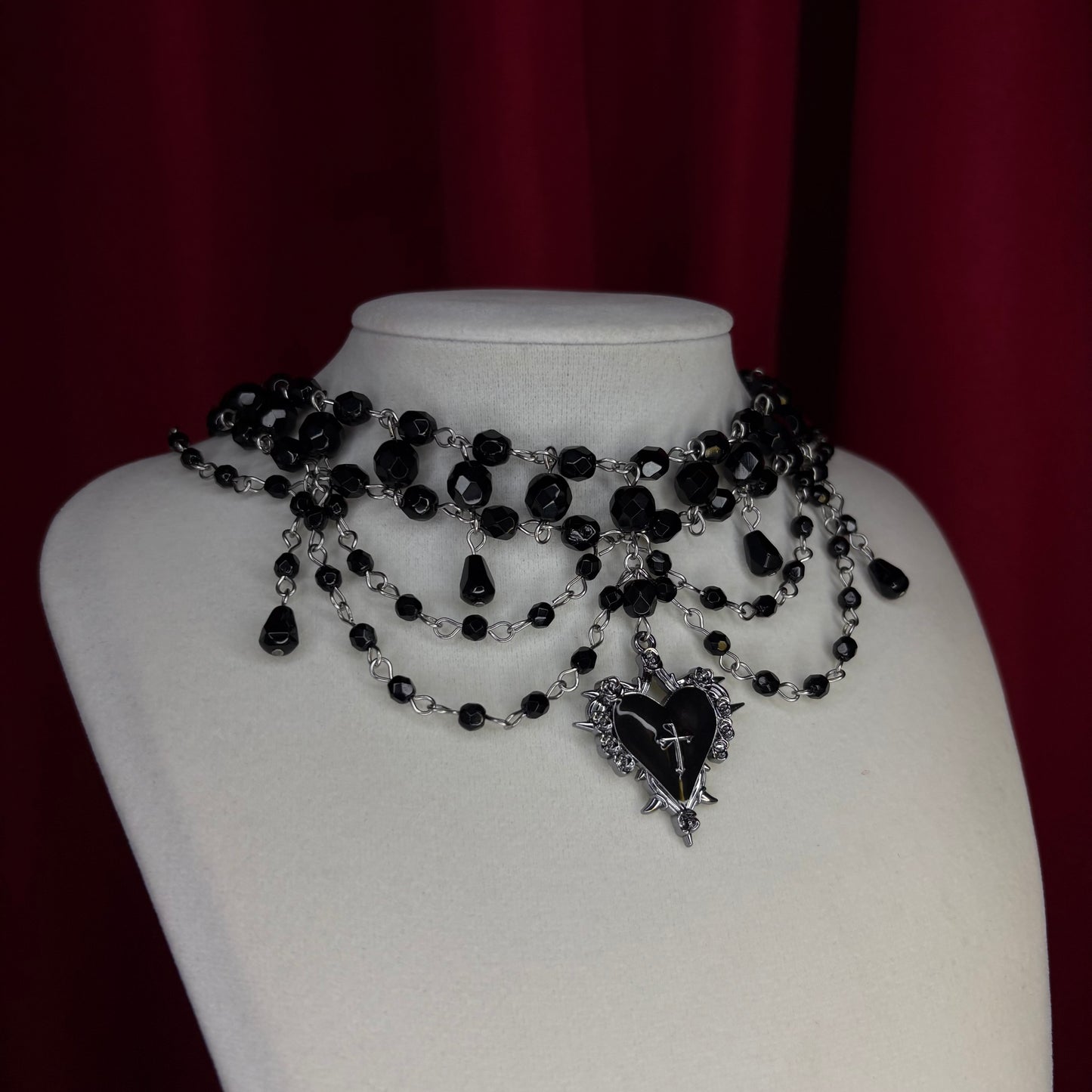 ‘𝕹𝖎𝖌𝖍𝖙 𝖁𝖎𝖘𝖎𝖔𝖓’ 𝕭𝖊𝖆𝖉𝖊𝖉 𝕹𝖊𝖈𝖐𝖑𝖆𝖈𝖊