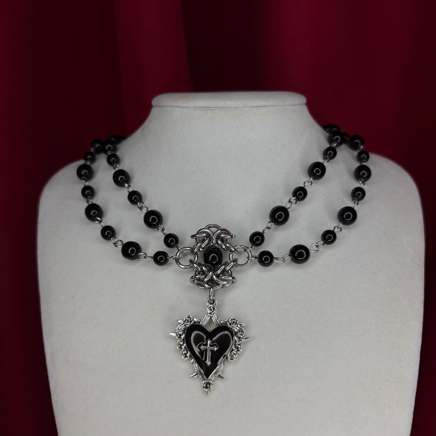 ‘𝖓𝖎𝖌𝖍𝖙 𝖛𝖎𝖘𝖎𝖔𝖓’ 𝖇𝖊𝖆𝖉𝖊𝖉 𝖓𝖊𝖈𝖐𝖑𝖆𝖈𝖊 𝖜𝖎𝖙𝖍 𝖈𝖍𝖆𝖎𝖓𝖒𝖆𝖎𝖑