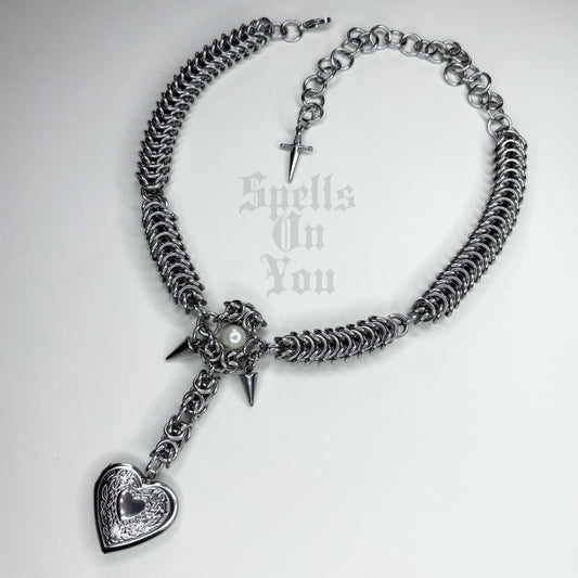 ‘𝕾𝖙𝖗𝖆𝖓𝖌𝖊 𝕷𝖚𝖛’ 𝕮𝖍𝖆𝖎𝖓𝖒𝖆𝖎𝖑 𝕮𝖔𝖑𝖑𝖆𝖗