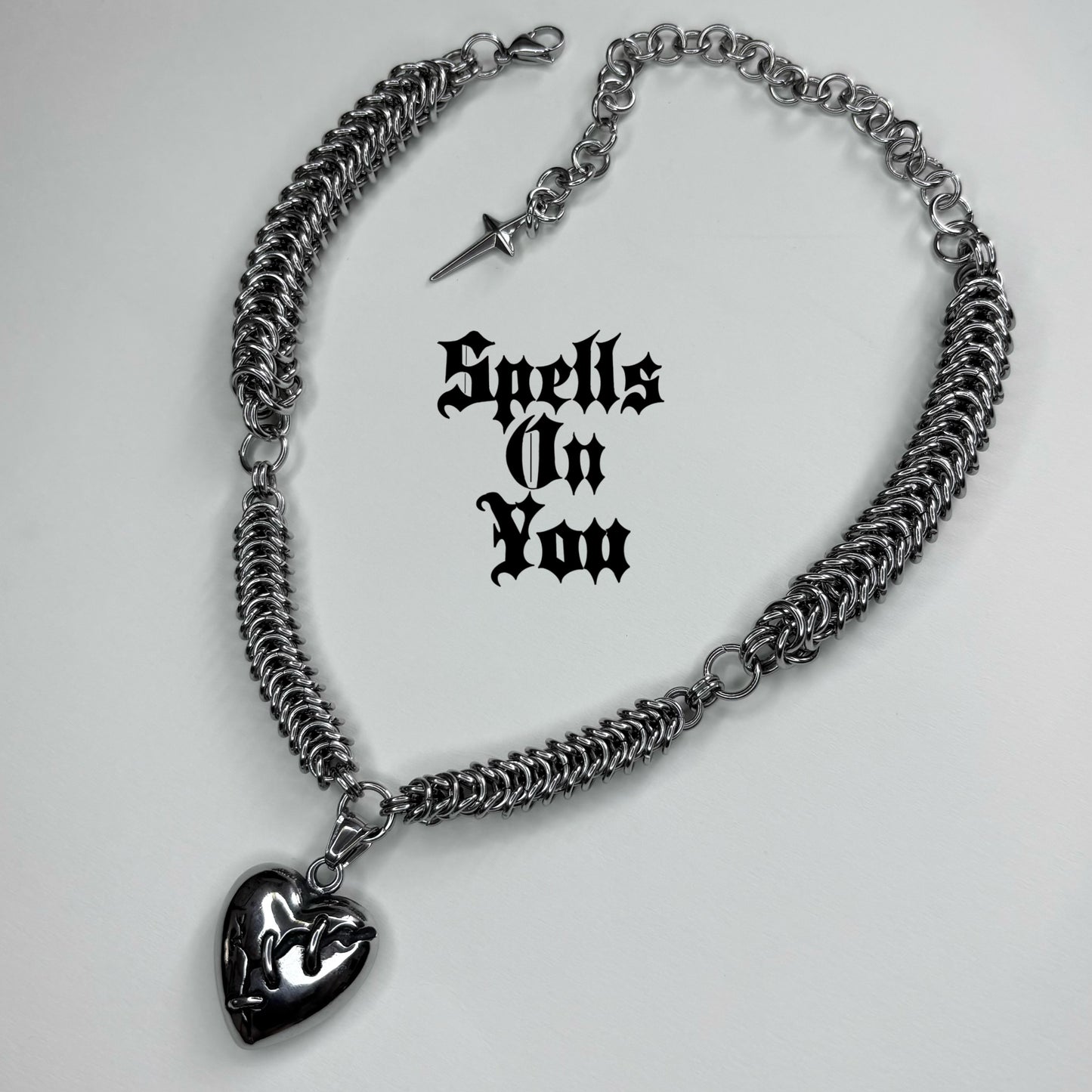 ‘𝖛𝖎𝖛𝖎𝖈𝖆’ 𝖈𝖍𝖆𝖎𝖓𝖒𝖆𝖎𝖑 𝖓𝖊𝖈𝖐𝖑𝖆𝖈𝖊