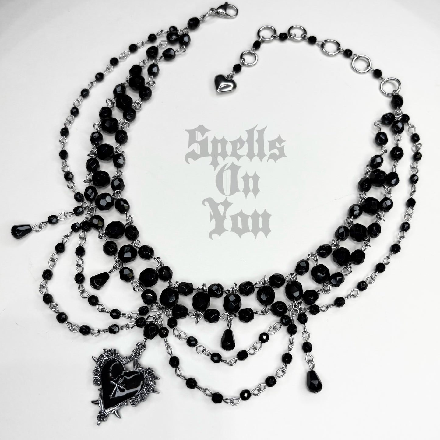 ‘𝕹𝖎𝖌𝖍𝖙 𝖁𝖎𝖘𝖎𝖔𝖓’ 𝕭𝖊𝖆𝖉𝖊𝖉 𝕹𝖊𝖈𝖐𝖑𝖆𝖈𝖊