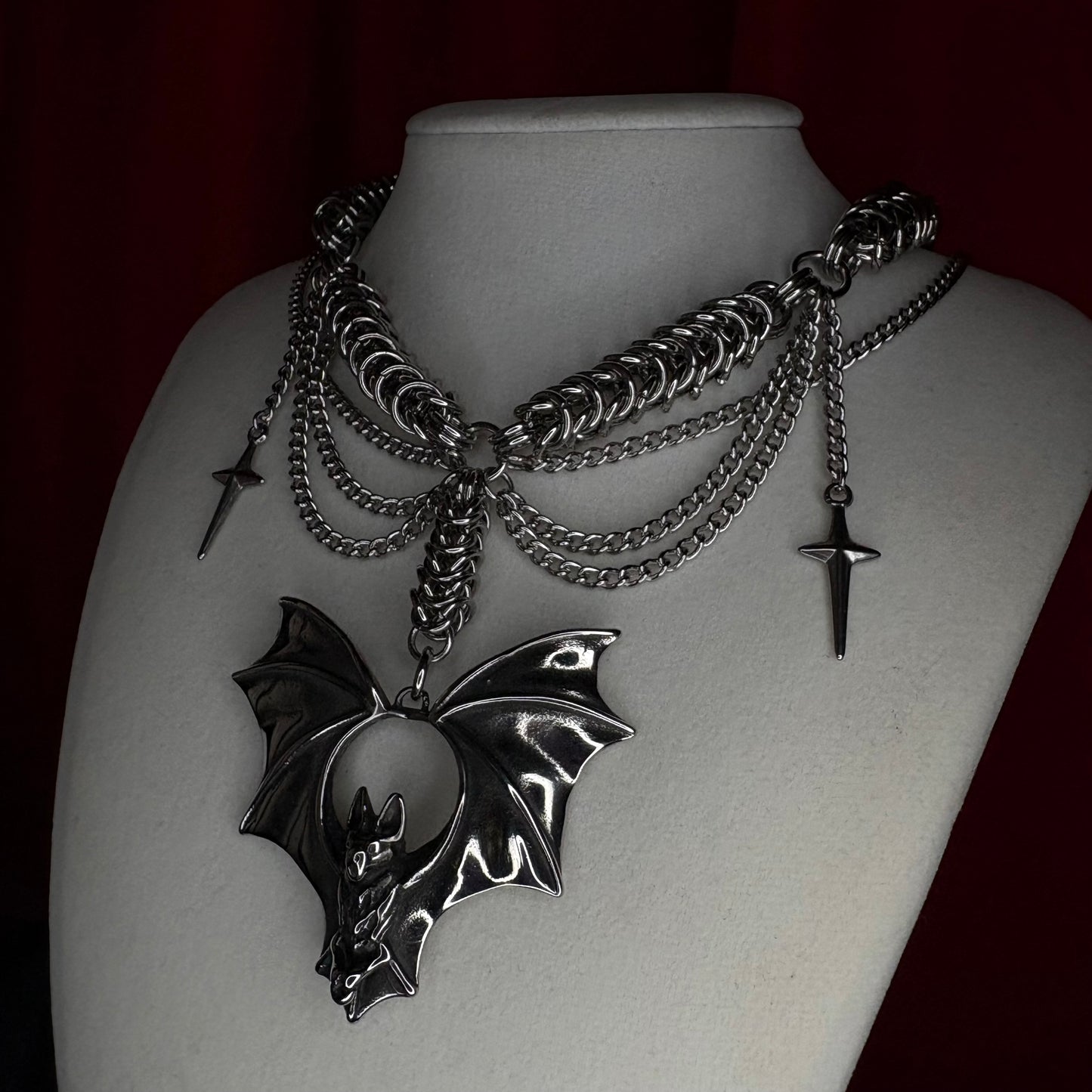 ‘𝕷𝖔𝖛𝖊 𝕬𝖙 𝕱𝖎𝖗𝖘𝖙 𝕭𝖎𝖙𝖊’ 𝕮𝖍𝖆𝖎𝖓𝖒𝖆𝖎𝖑 𝕹𝖊𝖈𝖐𝖑𝖆𝖈𝖊