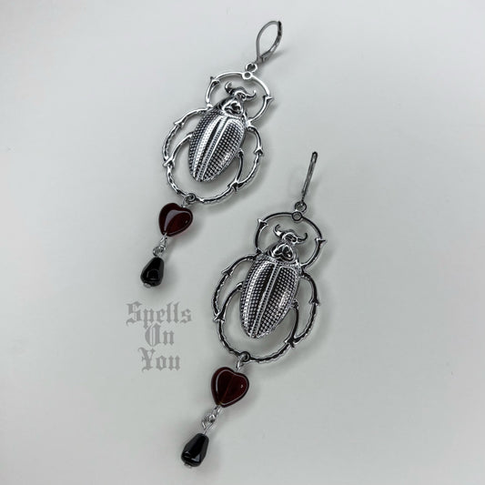 ‘𝖑𝖔𝖛𝖊 𝖇𝖚𝖌’ 𝖍𝖔𝖔𝖕 𝖊𝖆𝖗𝖗𝖎𝖓𝖌𝖘