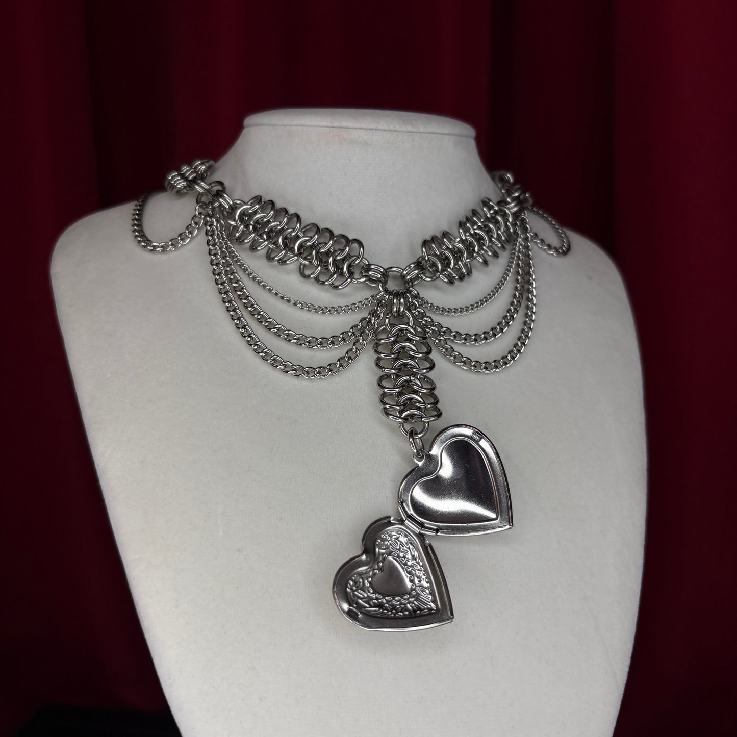 '𝕾𝖙𝖆𝖓𝖌𝖊 𝕷𝖚𝖛' 𝕮𝖍𝖆𝖎𝖓𝖒𝖆𝖎𝖑 𝕷𝖔𝖈𝖐𝖊𝖙 𝕹𝖊𝖈𝖐𝖑𝖆𝖈𝖊