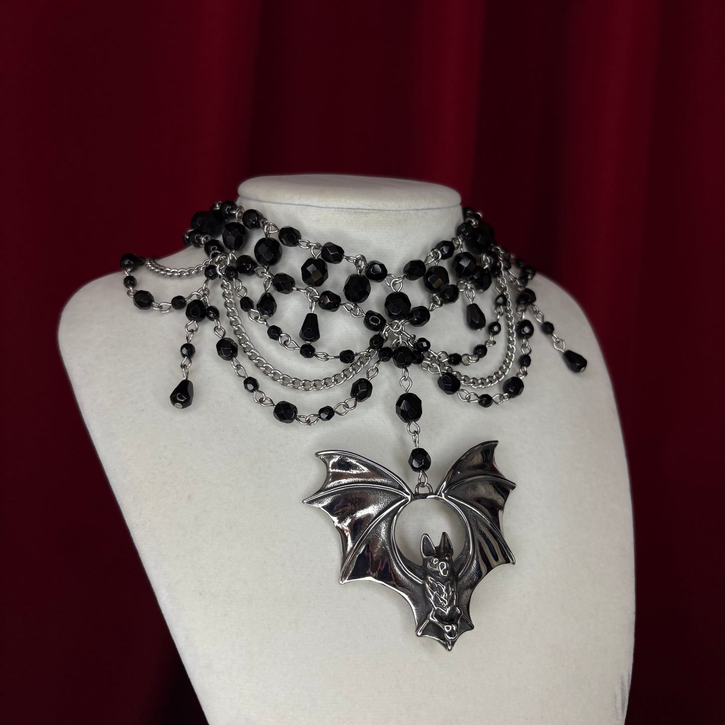 ‘𝖑𝖔𝖛𝖊 𝖆𝖙 𝖋𝖎𝖗𝖘𝖙 𝖇𝖎𝖙𝖊’ 𝖇𝖊𝖆𝖉𝖊𝖉 𝖈𝖔𝖑𝖑𝖆𝖗