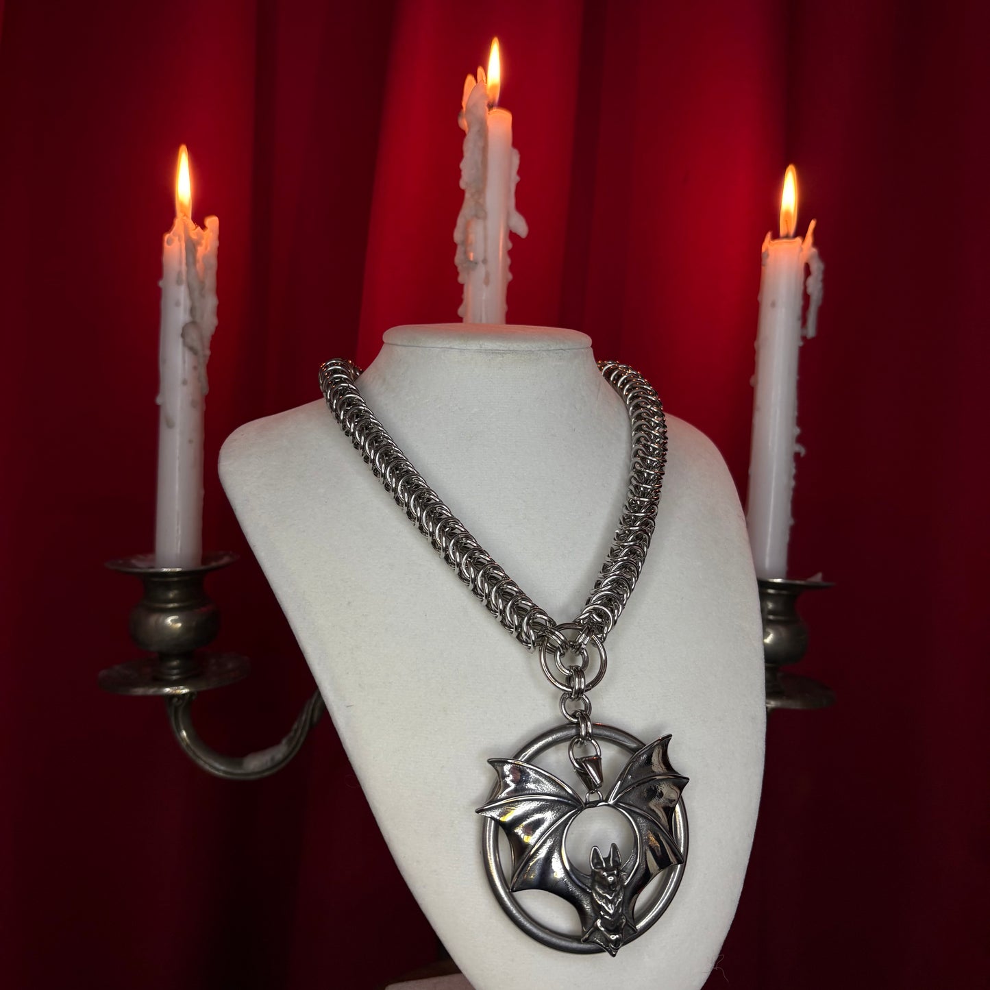 ‘𝖑𝖔𝖛𝖊 𝖆𝖙 𝖋𝖎𝖗𝖘𝖙 𝖇𝖎𝖙𝖊’ 𝖈𝖍𝖆𝖎𝖓𝖒𝖆𝖎𝖑 𝖈𝖔𝖑𝖑𝖆𝖗