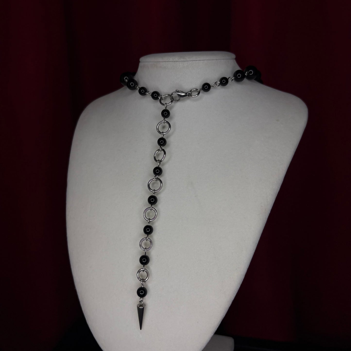 '𝕾𝖙𝖗𝖆𝖓𝖌𝖊 𝕷𝖚𝖛' 𝕭𝖊𝖆𝖉𝖊𝖉 𝕮𝖍𝖆𝖗𝖒 𝕷𝖆𝖞𝖊𝖗𝖊𝖉 𝕹𝖊𝖈𝖐𝖑𝖆𝖈𝖊