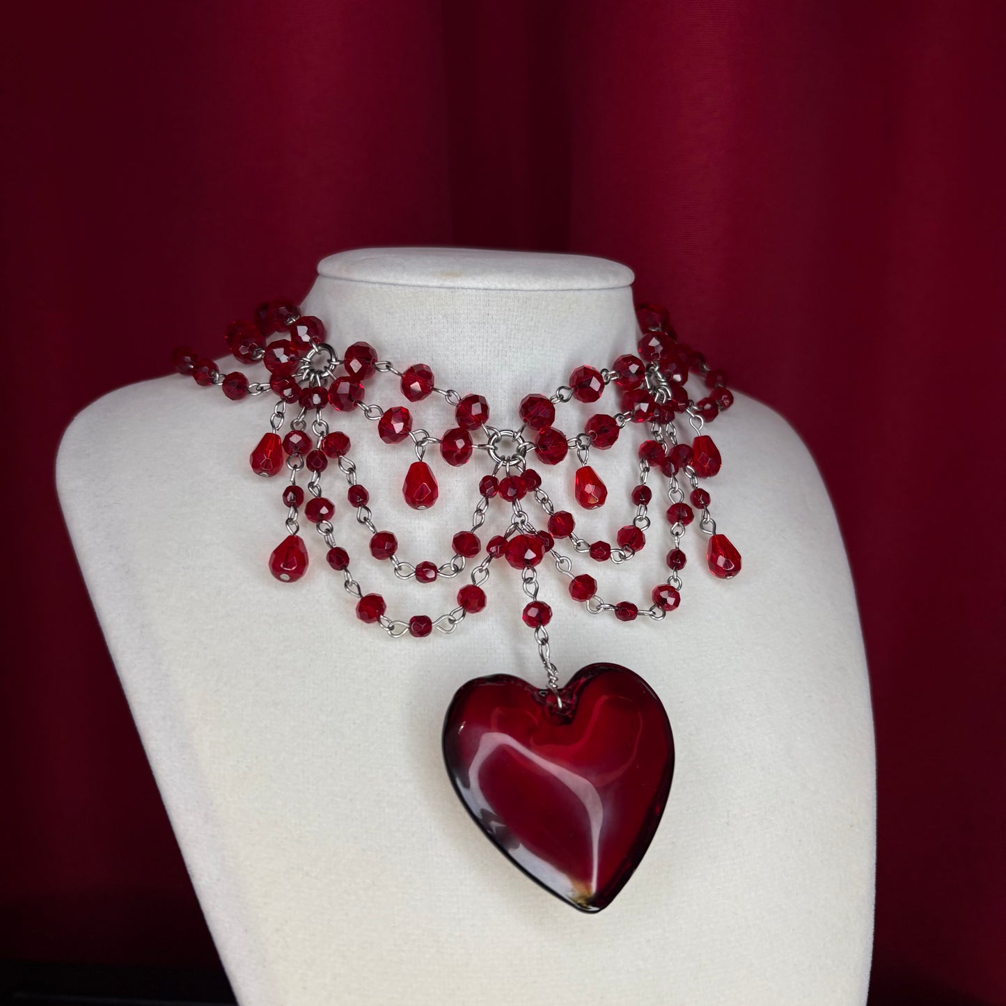 ‘𝖈𝖔𝖗𝖆𝖟ó𝖓 𝖙𝖗𝖎𝖘𝖙𝖊 ‘ 𝖇𝖊𝖆𝖉𝖊𝖉 𝖓𝖊𝖈𝖐𝖑𝖆𝖈𝖊