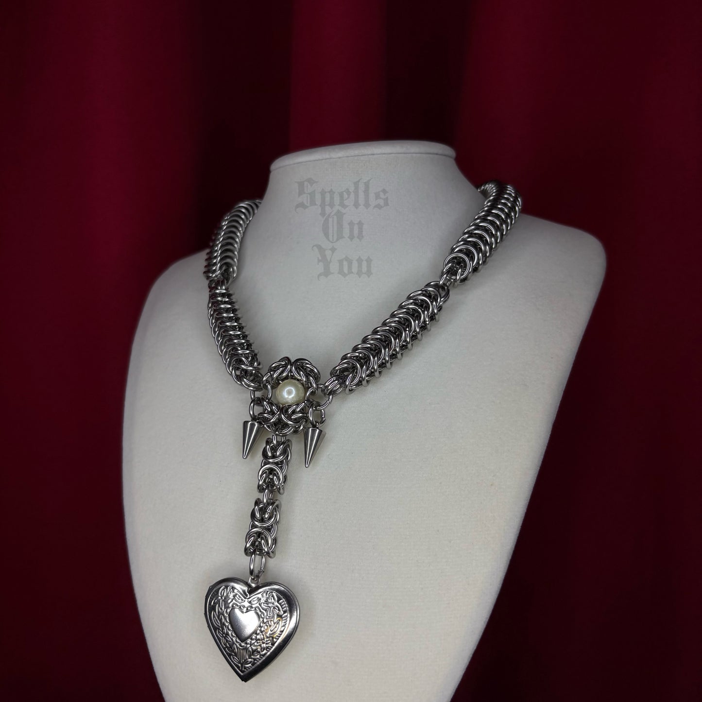 ‘𝕾𝖙𝖗𝖆𝖓𝖌𝖊 𝕷𝖚𝖛’ 𝕮𝖍𝖆𝖎𝖓𝖒𝖆𝖎𝖑 𝕮𝖔𝖑𝖑𝖆𝖗