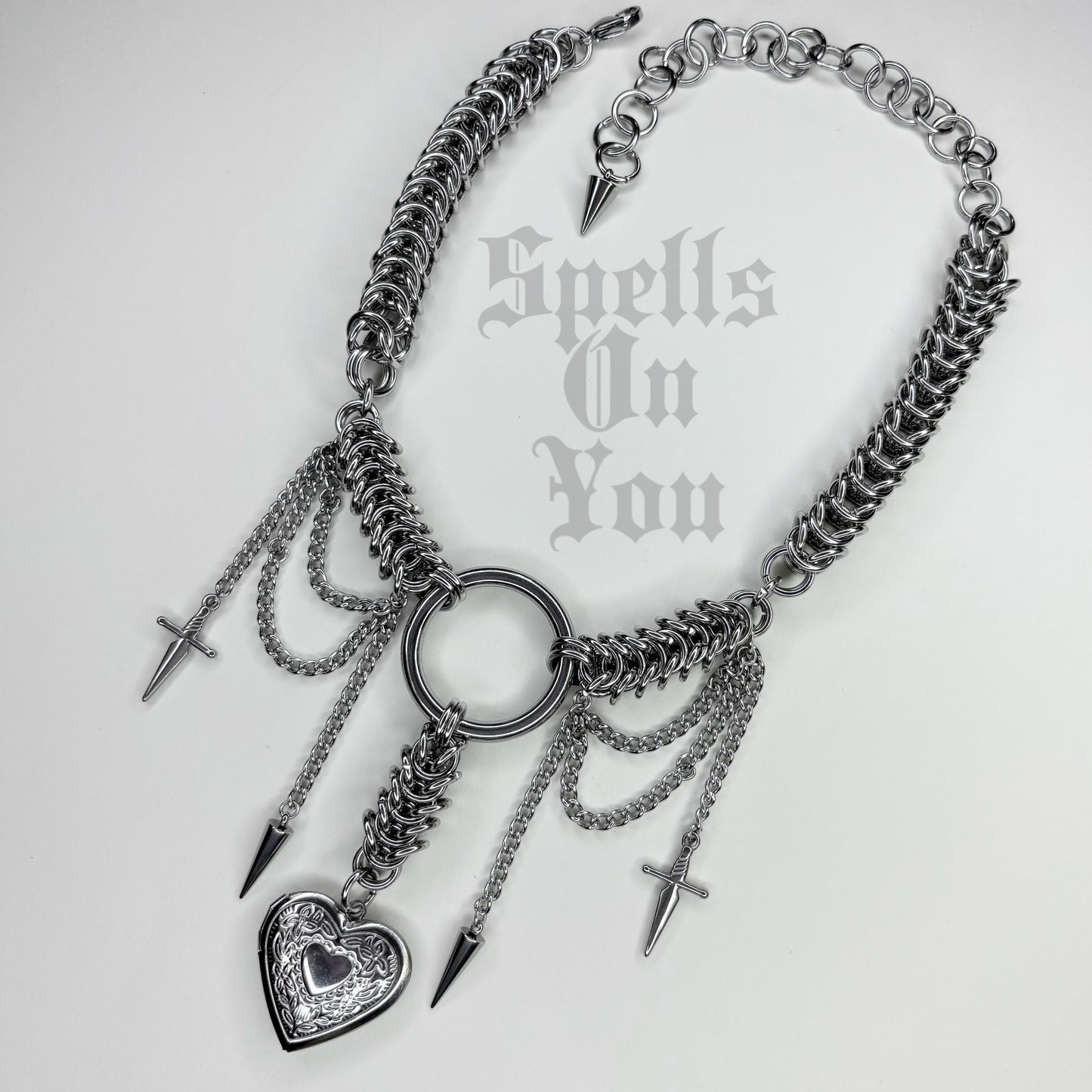 ‘𝖘𝖙𝖗𝖆𝖓𝖌𝖊 𝖑𝖚𝖛’ 𝖈𝖍𝖆𝖎𝖓𝖒𝖆𝖎𝖑 𝖈𝖔𝖑𝖑𝖆𝖗